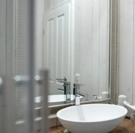 Momare- Strandhaeuser Am Hainer - - Kleineseensucht - Seeschloesschen - Glueckskind