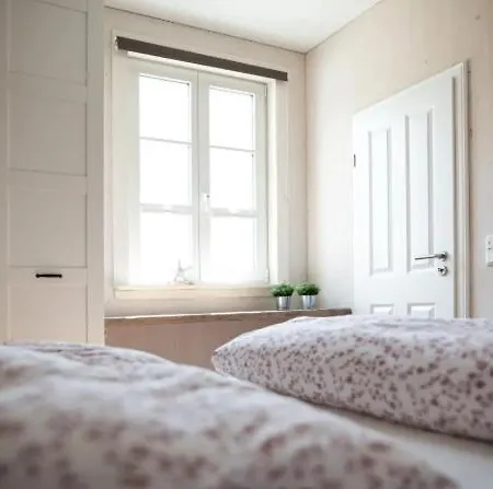 Momare- Strandhaeuser Am Hainer - - Kleineseensucht - Seeschloesschen - Glueckskind